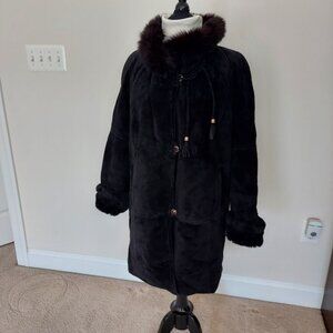 Vintage Neiman Marcus Black Suede Coat w/ Faux Fur Lining. Women's L